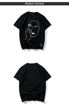 Sneak finger t-shirt