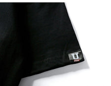 Sneak finger t-shirt